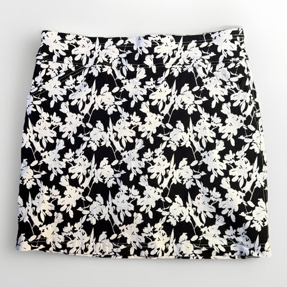 Mario Serrani Italy Floral Skort Sz M Tummy Control Stretch Resort Quiet Luxury